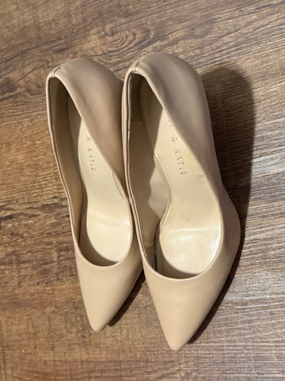 Kelly & Katie Misha Matte Nude Pump (Women’s sz 7)